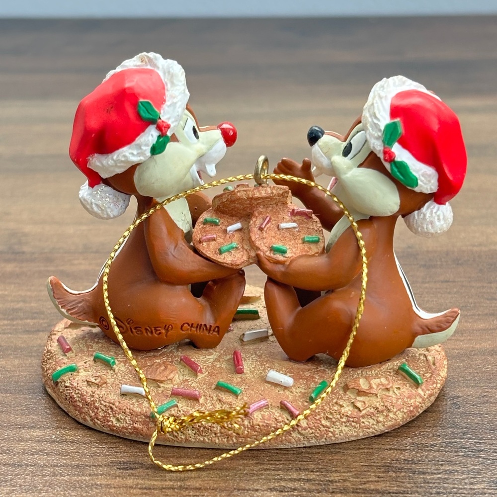 VINTAGE Disney Chip N Dale Chipmunks Sitting on Christmas Cookie Santa Ornament - Picture 4 of 6
